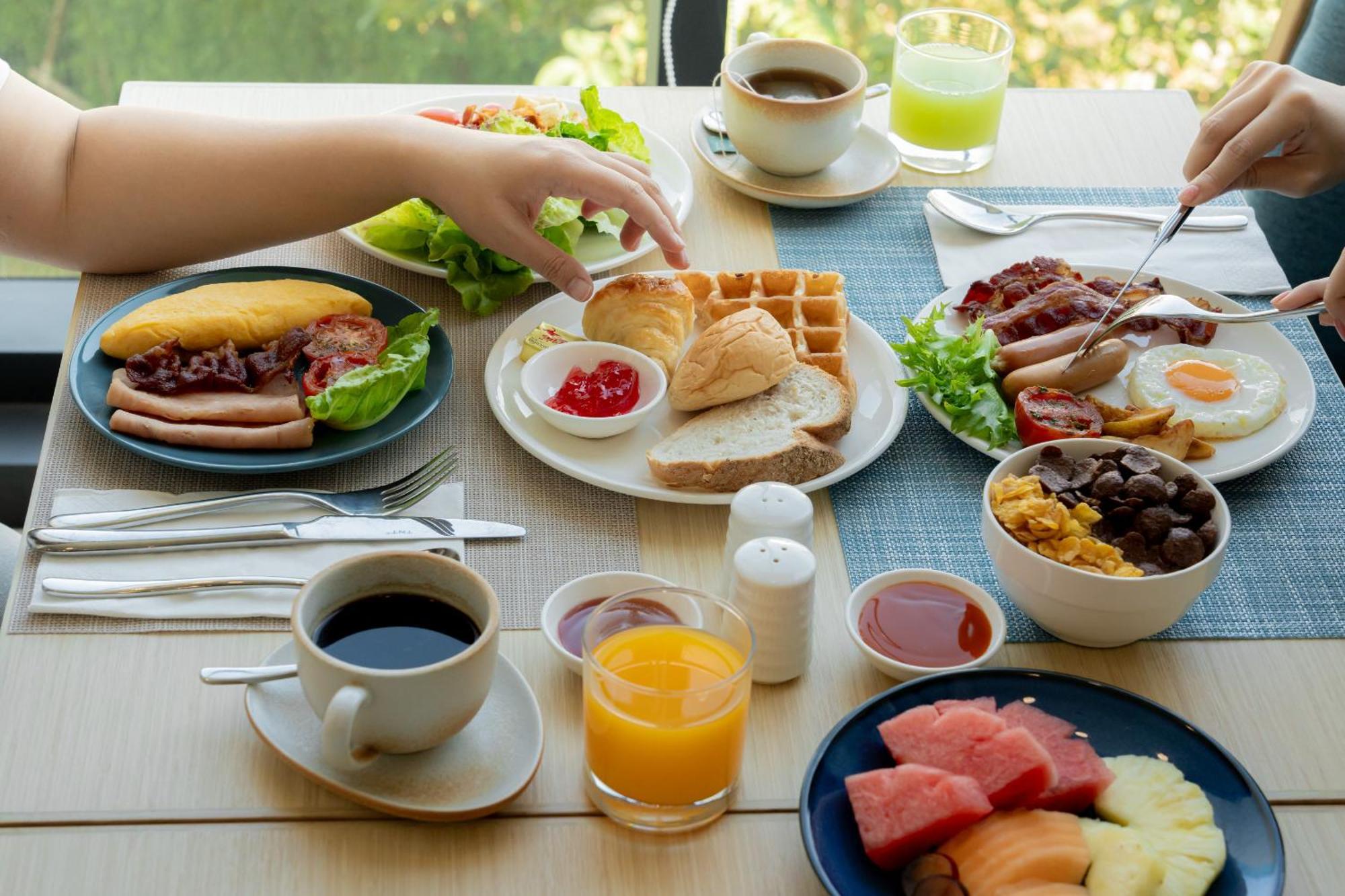 Somerset Pattaya Zewnętrze zdjęcie A typical American breakfast