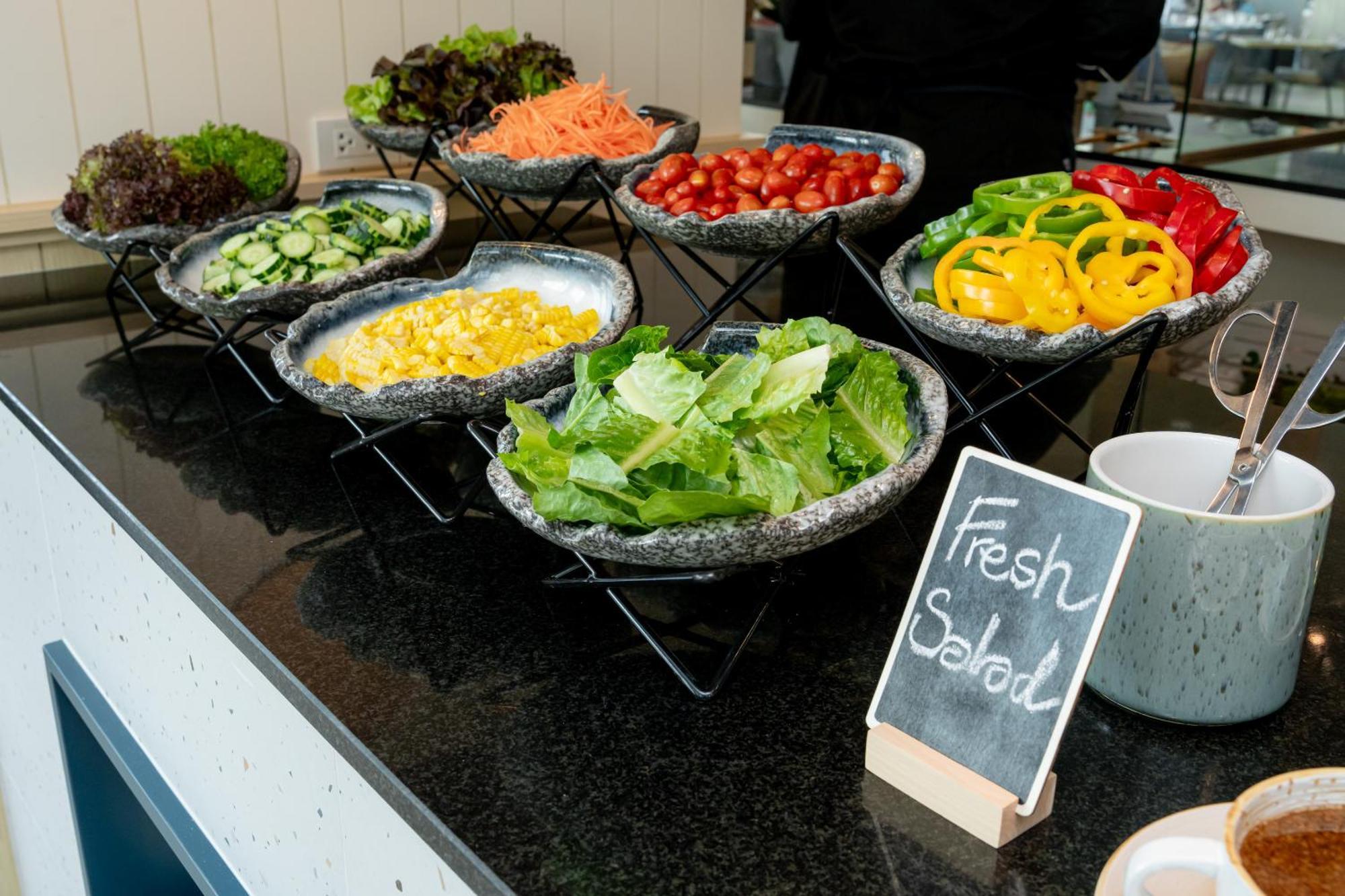 Somerset Pattaya Zewnętrze zdjęcie A salad bar