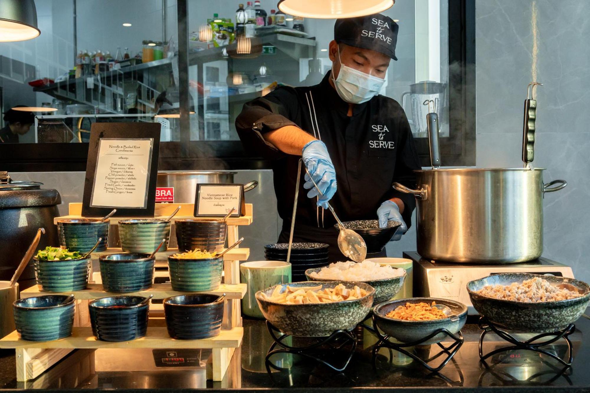 Somerset Pattaya Zewnętrze zdjęcie A live kitchen at a hotel